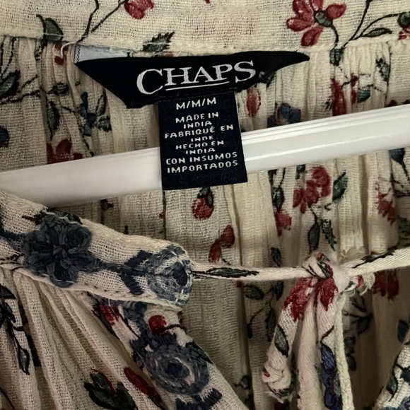 Woman’s Chaps pull over, tie flowered top with beautiful detail. Size M - Picture 2 of 5